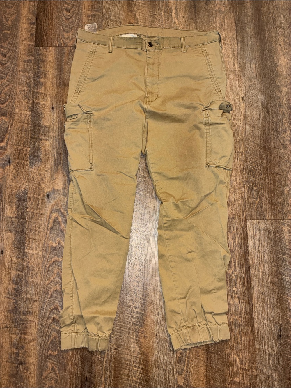Levi's Men's Cargo Pants in Khaki Tan